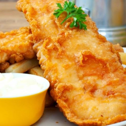 merluza frita, cremosos de hinojo, ensaladita fresca